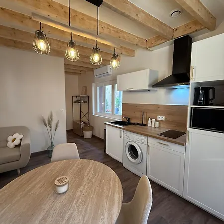 Hébergement de vacances La Petite Couze, Maison Cozy Pour 2 En Auvergne Le Breuil-sur-Couze